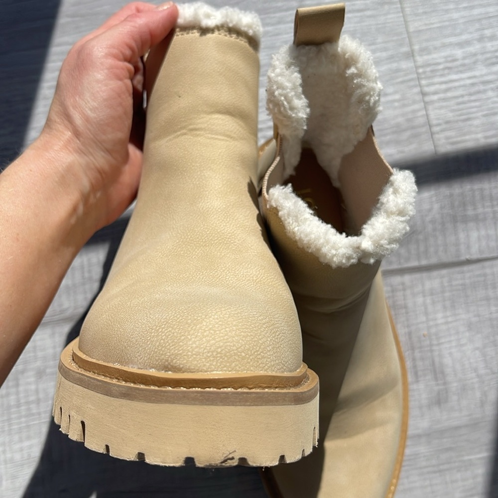 J. Crew Factory Sherpa-lined chelsia boots, size 6,5. - Picture 10 of 12